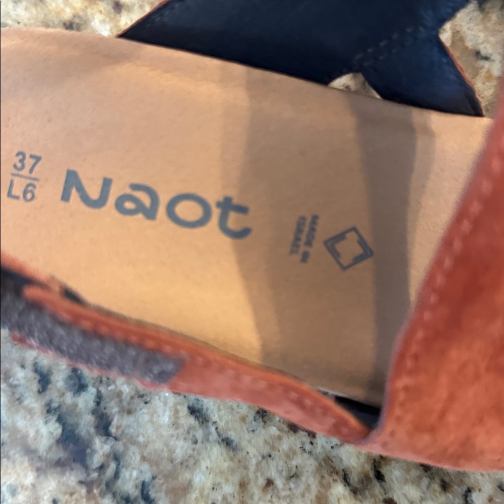 Naot Sunrise Suede 37 - Picture 2 of 6